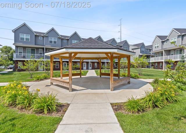 Property at 3989 Trailwaycommons Cir, Auburn Hills, MI 48326, 3 beds, 2.5 baths