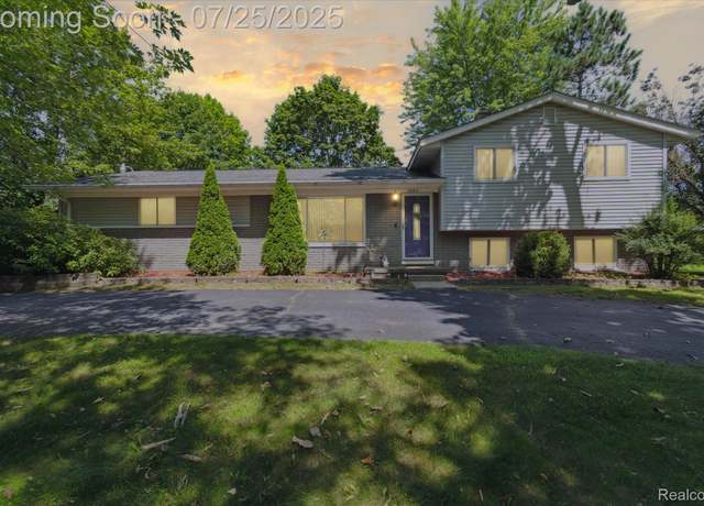 Property at 4304 Woodcock Way, Highland Charter Township, MI 48357, 3 beds, 1.5 baths