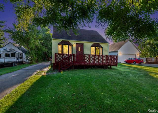Property at 5089 Auker Dr, Grand Blanc, MI 48507, 3 beds, 2 baths