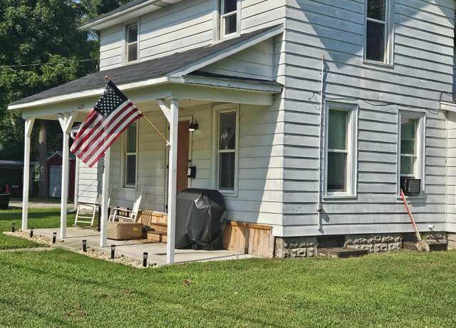Property at 703 E Bond St, Hastings, MI 49058, 3 beds, 3 baths