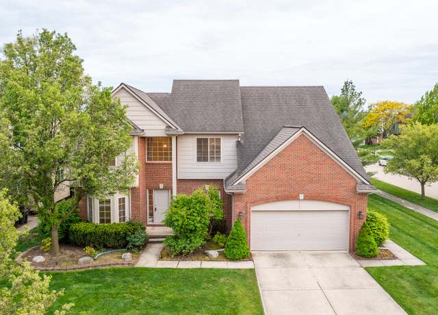 Property at 17280 Breckenridge Dr, Clinton Township, MI 48038, 4 beds, 2.5 baths