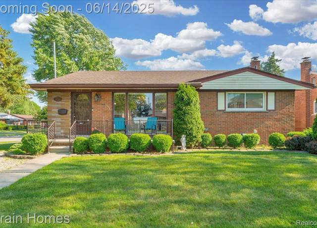 Property at 846 Moulin Ave, Madison Heights, MI 48071, 3 beds, 1.5 baths