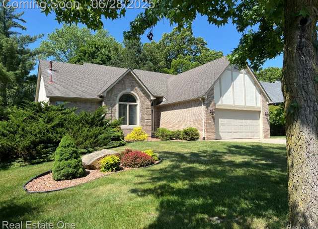 Property at 2184 Reagan Dr, Rochester Hills, MI 48309, 3 beds, 2.5 baths