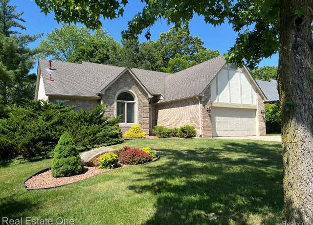 Property at 2184 Reagan Dr, Rochester Hills, MI 48309, 3 beds, 2.5 baths