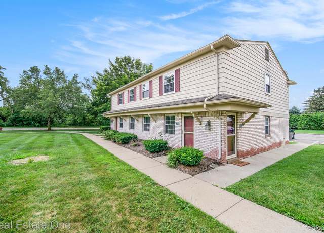 Property at 204 Princeton Dr, South Lyon, MI 48178, 2 beds, 1 bath
