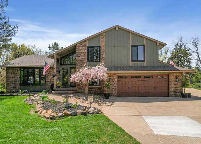 Property at 5105 Beachwood Ct, Commerce Twp, MI 48382, 4 beds, 3.5 baths