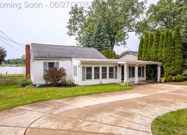 Property at 4675 Charest Ave, Waterford, MI 48327, 2 beds, 1 bath