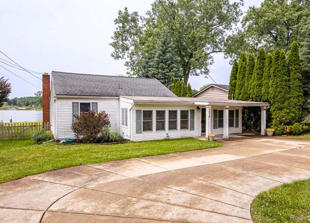 Property at 4675 Charest Ave, Waterford, MI 48327, 2 beds, 1 bath