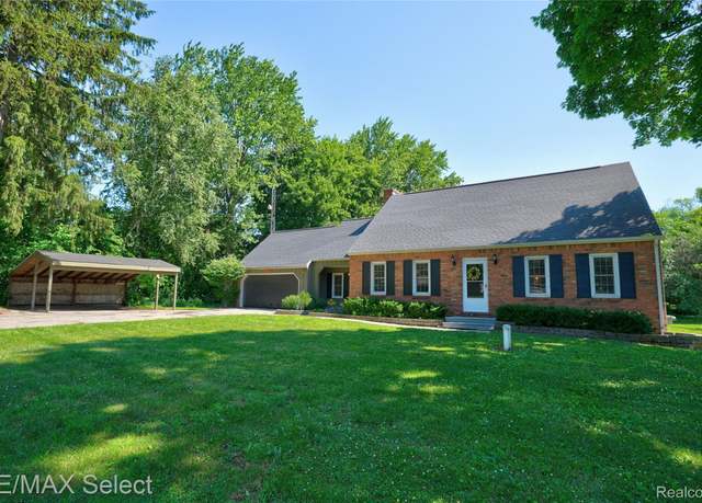 Property at 1406 Country View Ln, Flint, MI 48532, 4 beds, 2.5 baths