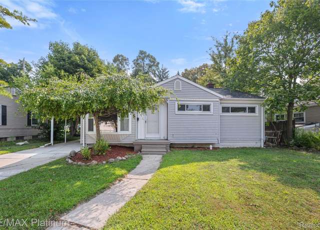 Property at 708 Elmwood Dr, Fenton, MI 48430, 3 beds, 2 baths