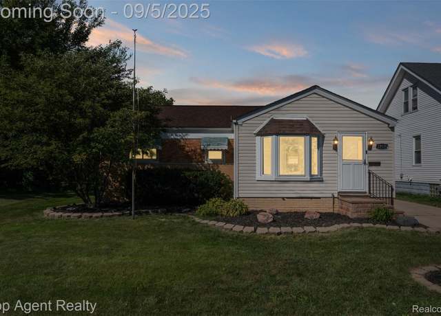 Property at 22535 Lanse St, St Clair Shores, MI 48081, 3 beds, 2 baths