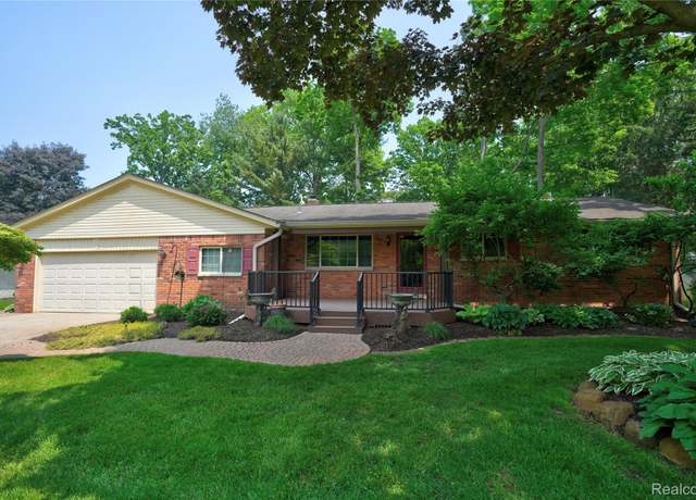 Property at 5614 Warbler Dr, Clarkston, MI 48346, 4 beds, 2.5 baths