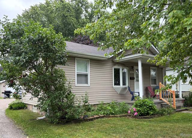 Property at 1445 Goffe St, St Clair, MI 48079, 3 beds, 1 bath