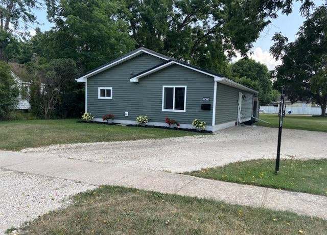 Property at 1623 W Stewart St, Owosso, MI 48867, 2 beds, 1 bath