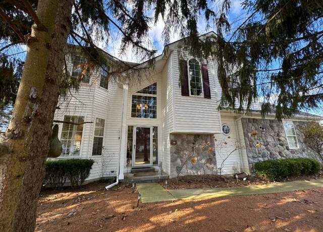 Property at 20221 Island Estate Dr, Grosse Ile, MI 48138, 2 beds, 2.5 baths