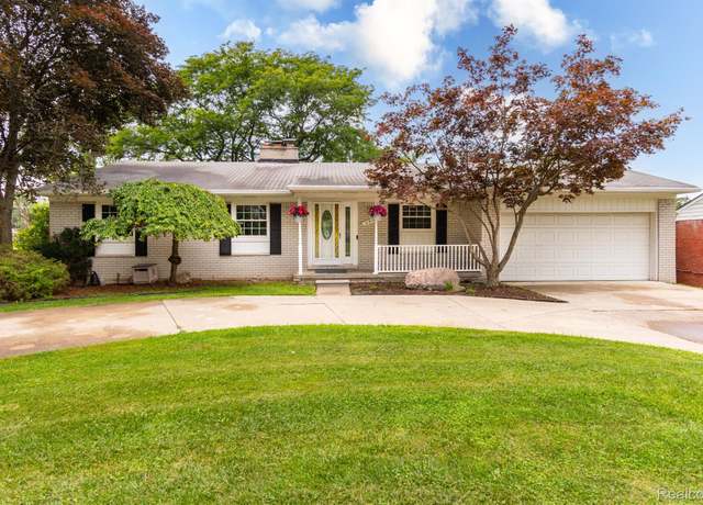 Property at 21918 Knudsen Dr, Grosse Ile, MI 48138, 4 beds, 3 baths