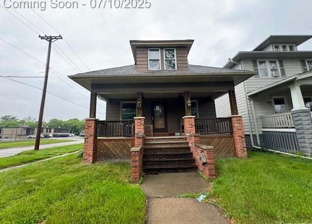 Property at 566 Elm St, Wyandotte, MI 48192, 3 beds, 1 bath