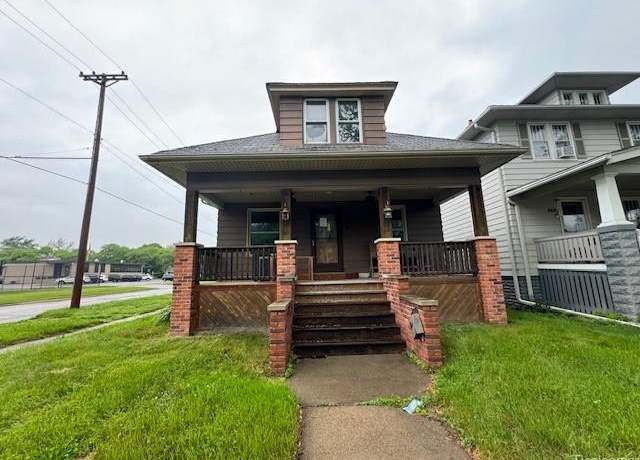 Property at 566 Elm St, Wyandotte, MI 48192, 3 beds, 1 bath