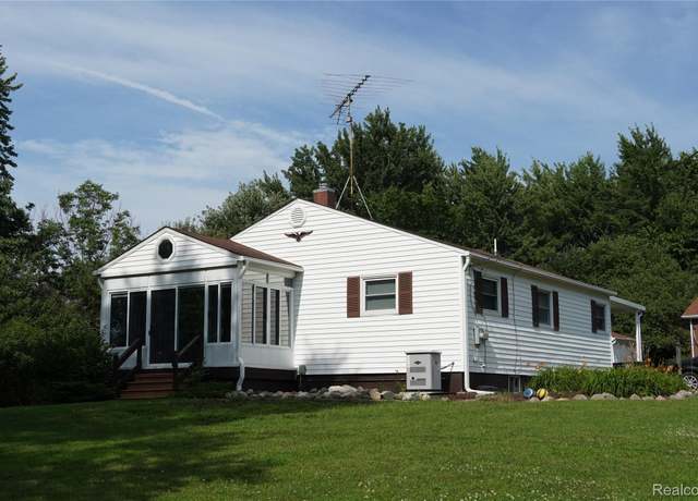 Property at 1295 Hadley Rd, Lapeer, MI 48446, 3 beds, 1 bath