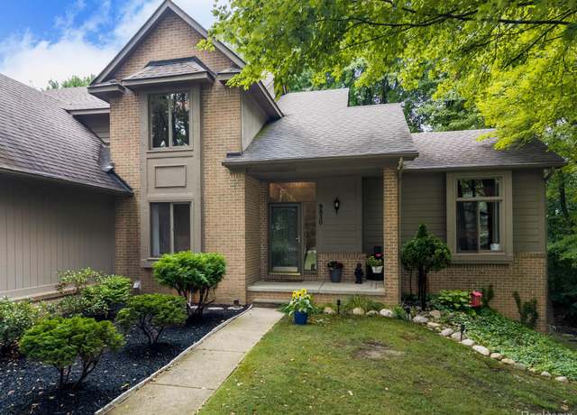 Property at 9830 Oak Valley Dr, Springfield Charter Township, MI 48348, 4 beds, 3.5 baths