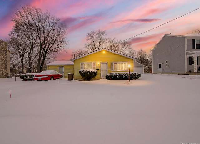 Property at 254 S Shirley St, Pontiac, MI 48342, 4 beds, 1 bath