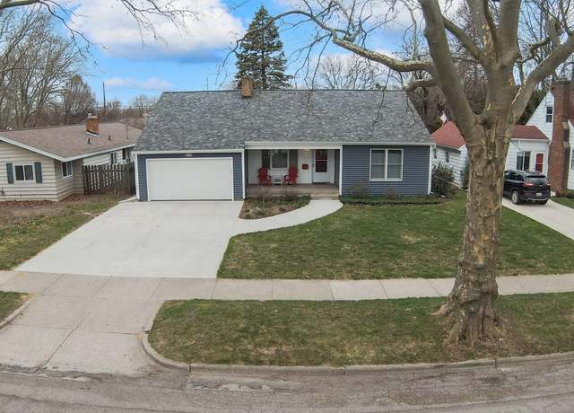 Property at 1900 Fruitwood Dr NW, Grand Rapids, MI 49504, 3 beds, 2 baths