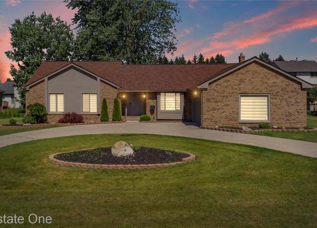 Property at 6709 Brookeshire Dr, West Bloomfield, MI 48322, 3 beds, 2.5 baths