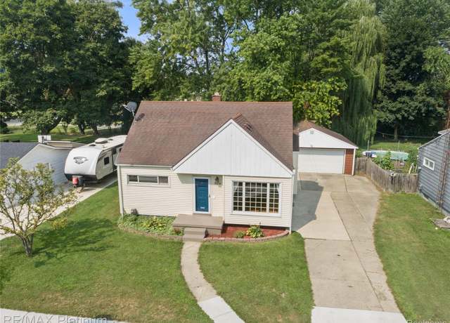 Property at 709 Elmwood Dr, Fenton, MI 48430, 3 beds, 1 bath