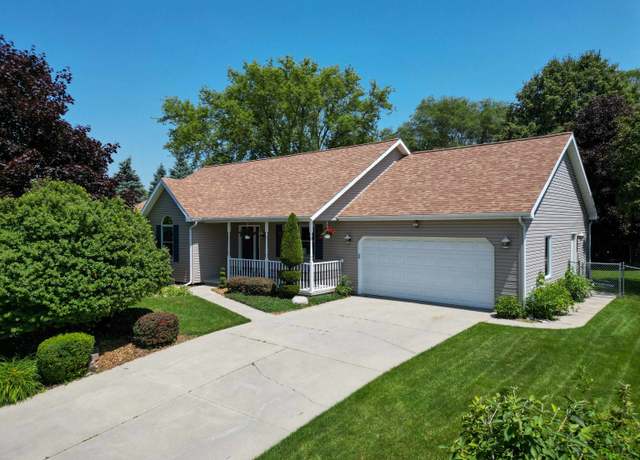 Property at 520 E Grand Ave, Mt Pleasant, MI 48858, 4 beds, 3.5 baths
