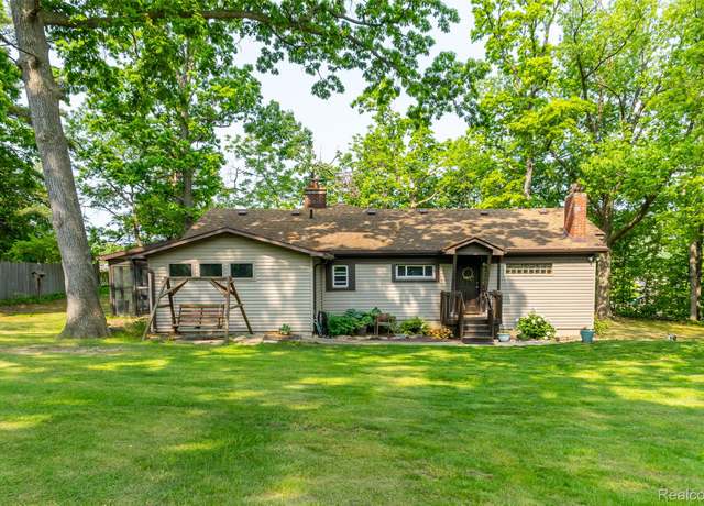 Property at 421 S Opdyke Rd, Auburn Hills, MI 48326, 4 beds, 1 bath