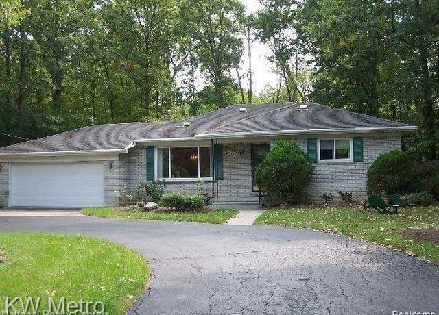 Property at 16021 Meadowood Ave SW, Southfield, MI 48076, 3 beds, 2.5 baths