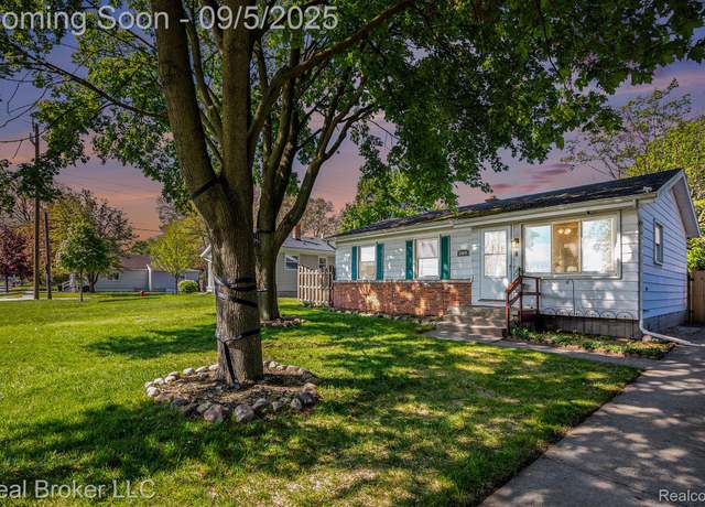 Property at 2609 15th Ave, Port Huron, MI 48060, 3 beds, 2 baths