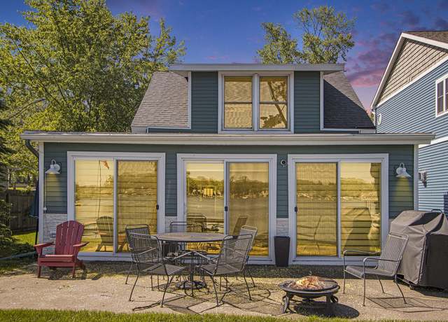 Property at 2019 Lakeview Dr, Portage, MI 49002, 3 beds, 2 baths
