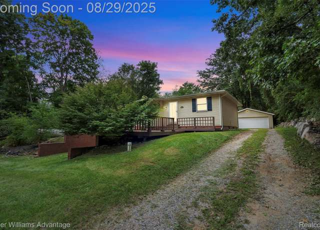 Property at 1815 Gulley Rd, Howell, MI 48843, 3 beds, 2 baths