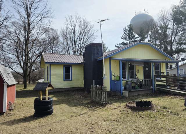 Property at 48 N North St, White Cloud, MI 49349, 3 beds, 1 bath