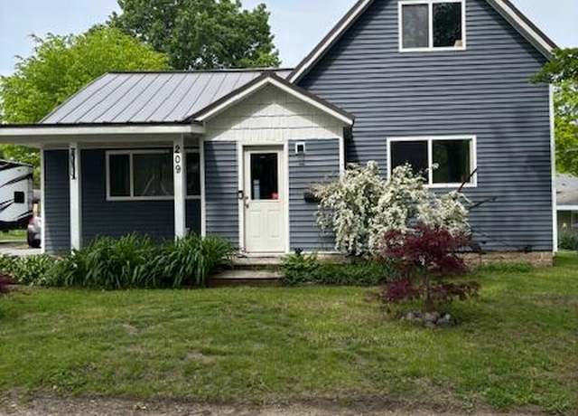 Property at 209 S Lake Ave, Fremont, MI 49412, 3 beds, 2 baths