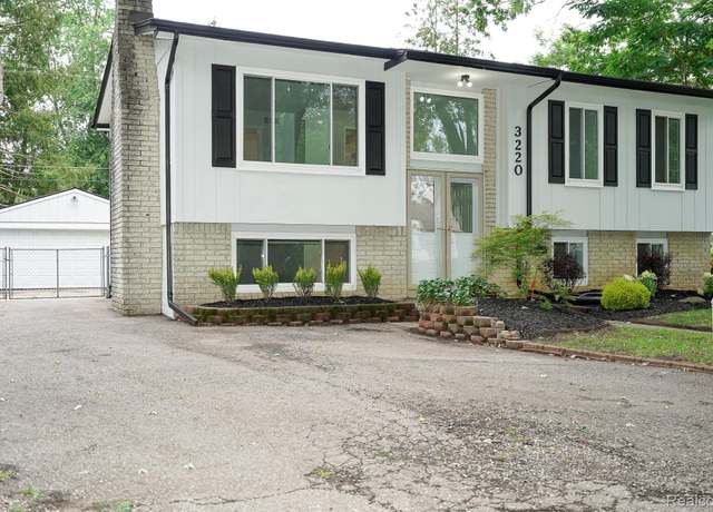 Property at 3220 Chenoa St, Commerce Charter Township, MI 48382, 3 beds, 2 baths