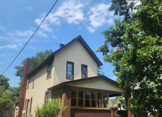 Property at 721 Fairview Ave NE, Grand Rapids, MI 49503, 3 beds, 2 baths