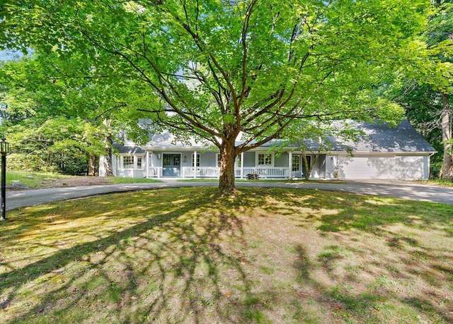 Property at 31040 Woodside Dr, Franklin, MI 48025, 4 beds, 3.5 baths