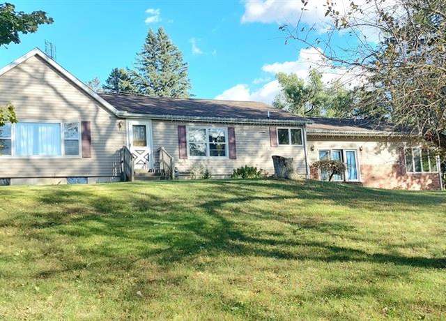 Property at 1795 Howell Hwy, Adrian, MI 49221, 3 beds, 2.5 baths