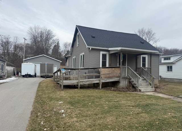 Property at 316 S Main St, Vassar, MI 48768, 4 beds, 1.5 baths