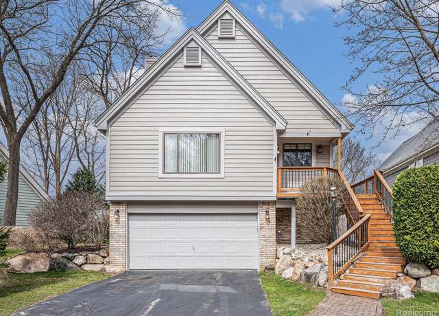 Property at 5589 Northcrest Village Dr, Clarkston, MI 48346, 2 beds, 2 baths