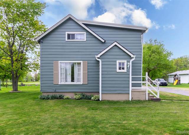 Property at 2433 Henry St, Port Huron, MI 48060, 4 beds, 1 bath