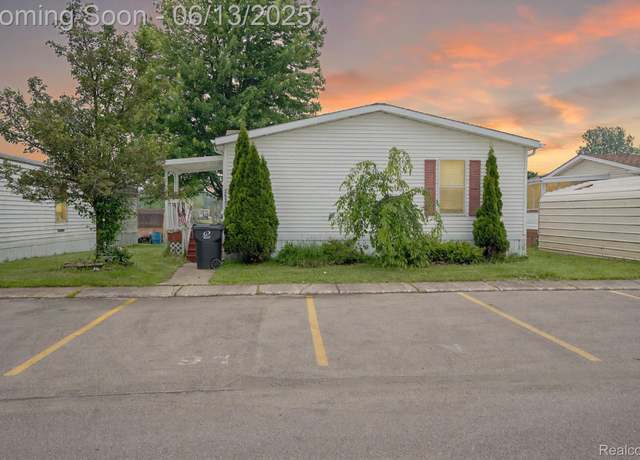 Property at 48593 Lakeview E, Shelby Twp, MI 48317, 3 beds, 2 baths