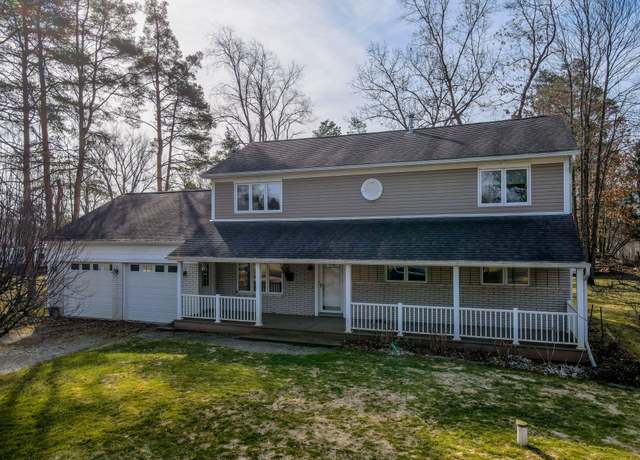Property at 557 Green Cove Dr, Holly, MI 48442, 5 beds, 2.5 baths