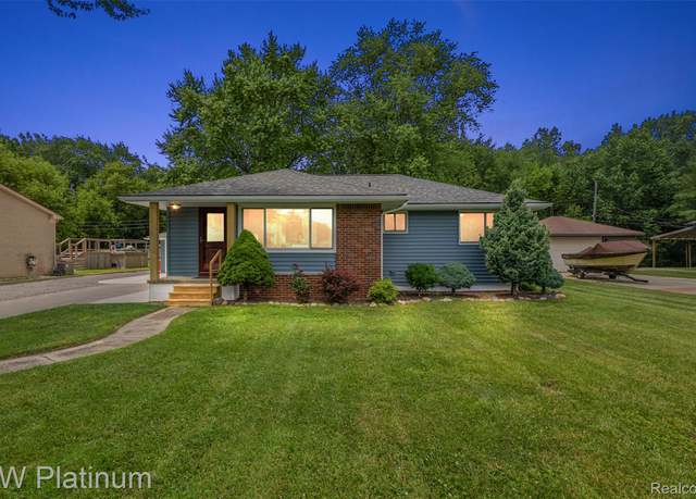 Property at 39365 Memory Ln, Harrison Township, MI 48045, 2 beds, 2 baths