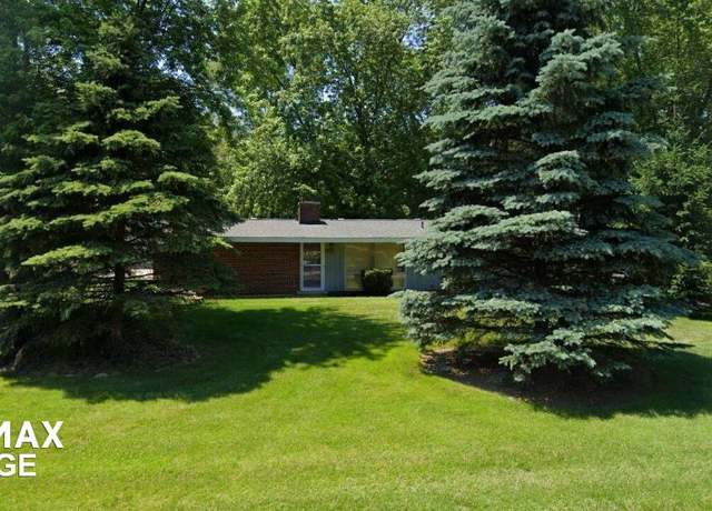 Property at 2125 Newport Ct, Wolverine Lake, MI 48390, 3 beds, 1 bath