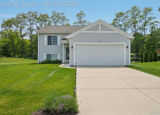 Property at 1055 Kenny Brook Ln, Howell, MI 48843, 3 beds, 2 baths