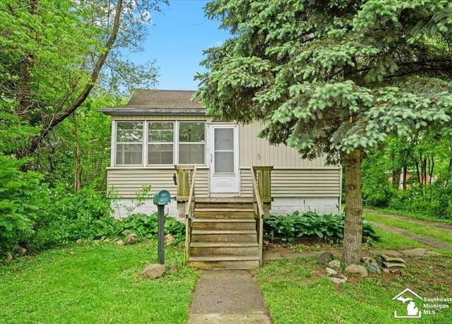 Property at 2946 4th St, Trenton, MI 48183, 3 beds, 1.5 baths