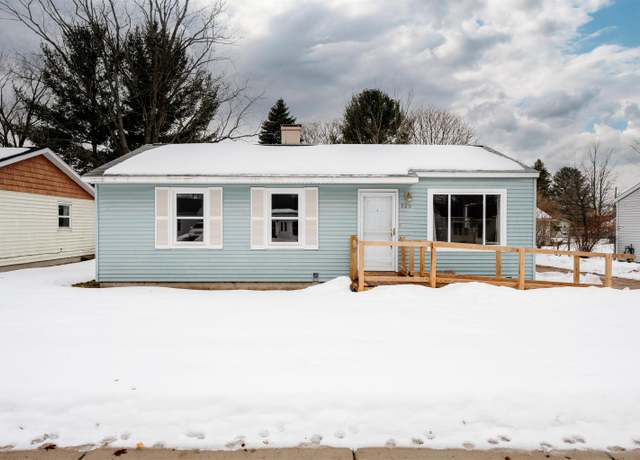 Property at 730 Bates St, Traverse City, MI 49686, 3 beds, 1 bath